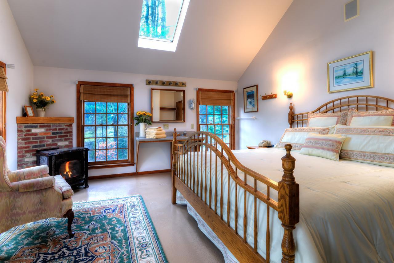 Breakfast On The Connecticut Bed and Breakfast Lyme Exteriör bild